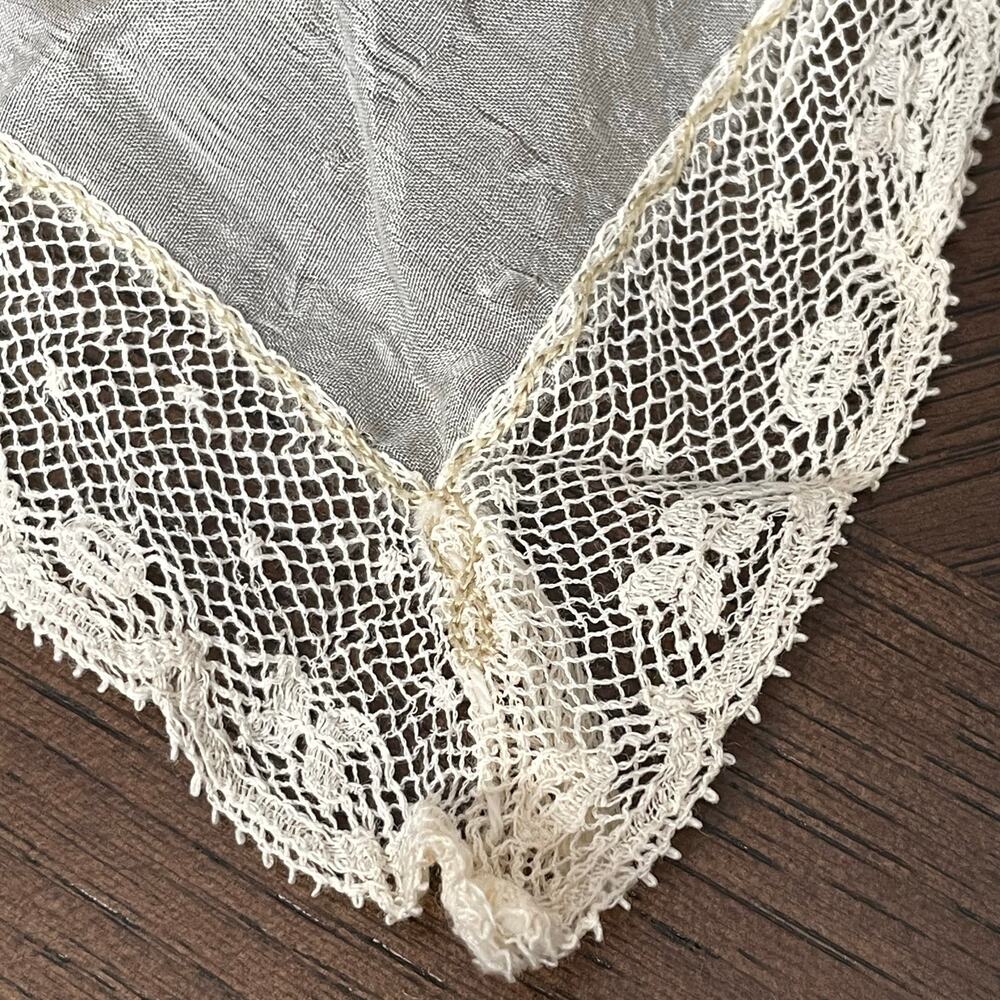 Vintage WWI Souvenir of France Handkerchief Embroider Silk? Lace Edge FLAWED - Picture 11 of 12